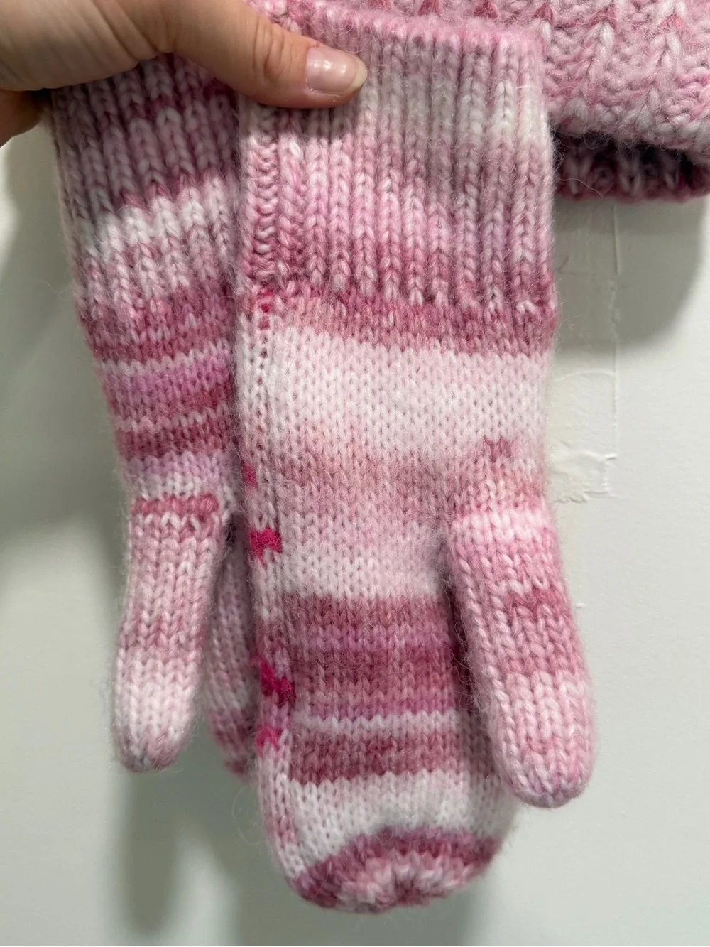 Kari Traa featuring Rachel Pohl, mittens and hat set in bloom, never worn